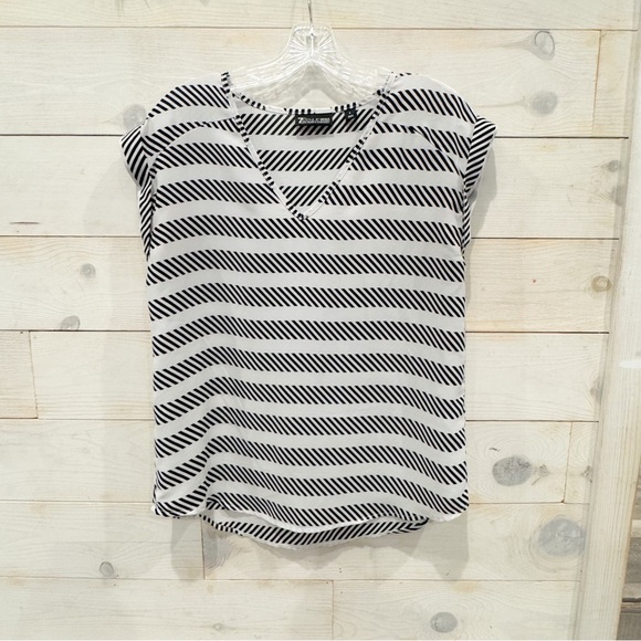 NY&C flowy chiffon black white top ❤️ - Picture 6 of 7